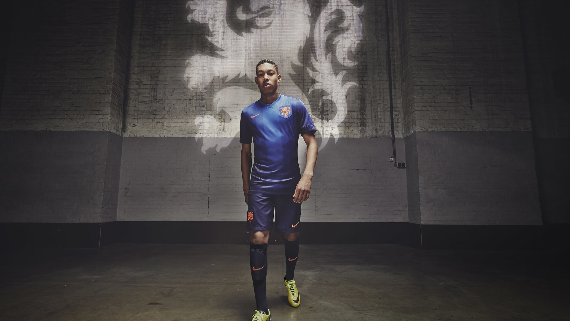 Kering-瑞·弗兰：每次反击和突破后，他总能准确地判断最佳传球线路，瑞弗兰用法