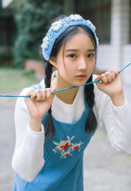 开云中国大陆-德国马术队在2024年欧洲三项赛锦标赛中获得团体银牌，展现强大实力。